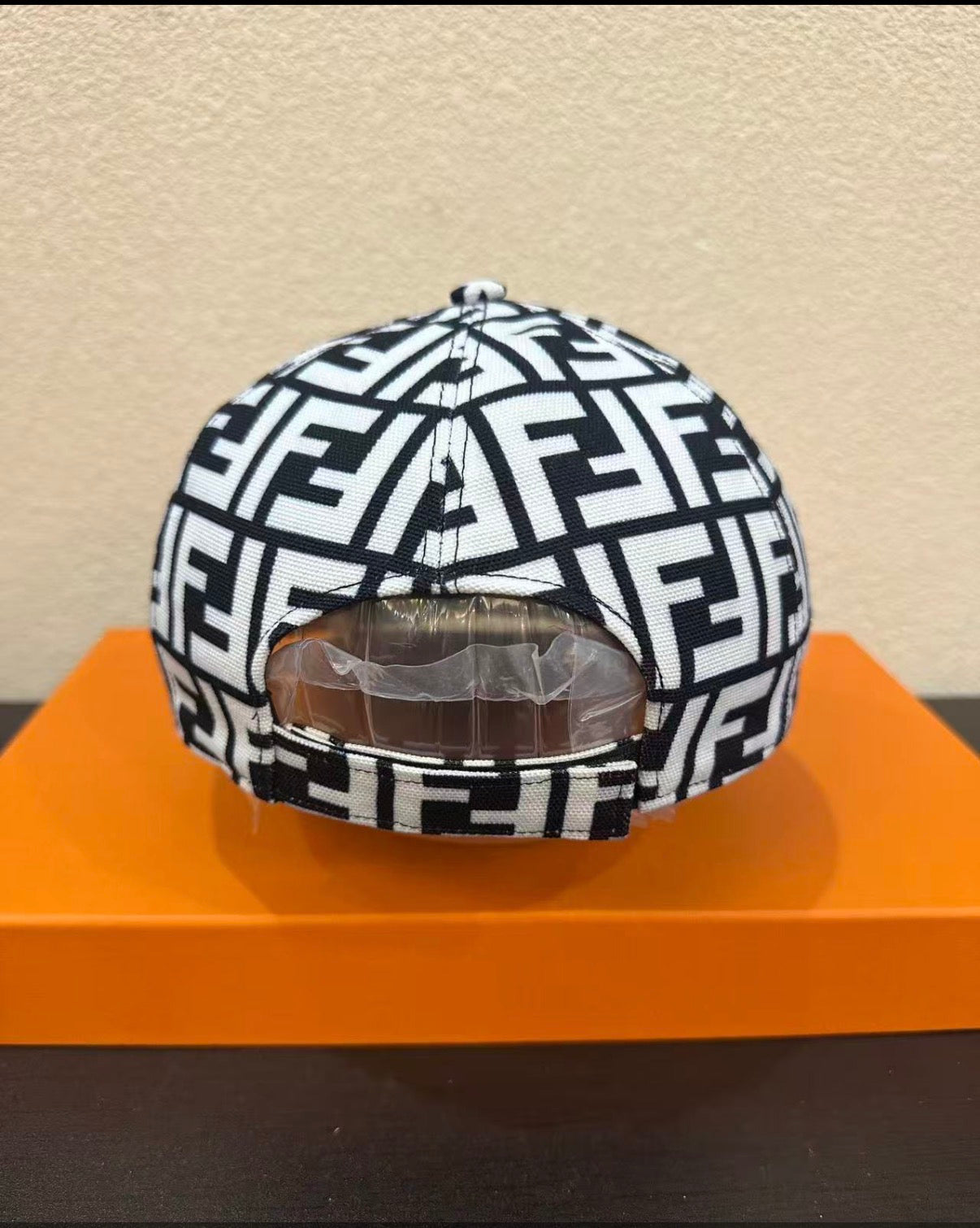 Casquette Fendi Noir et Blanche