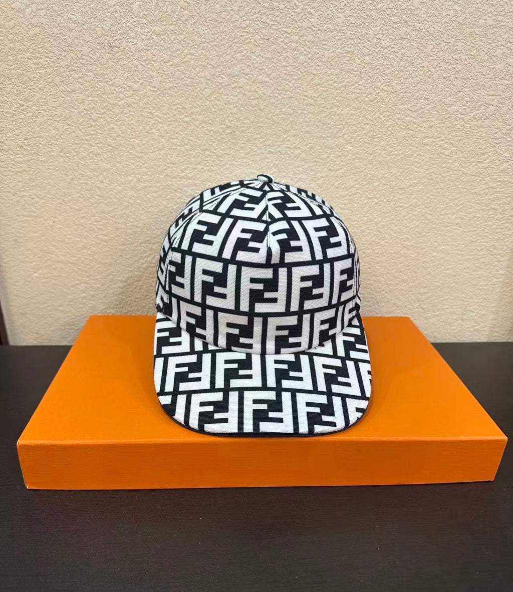 Casquette Fendi Noir et Blanche