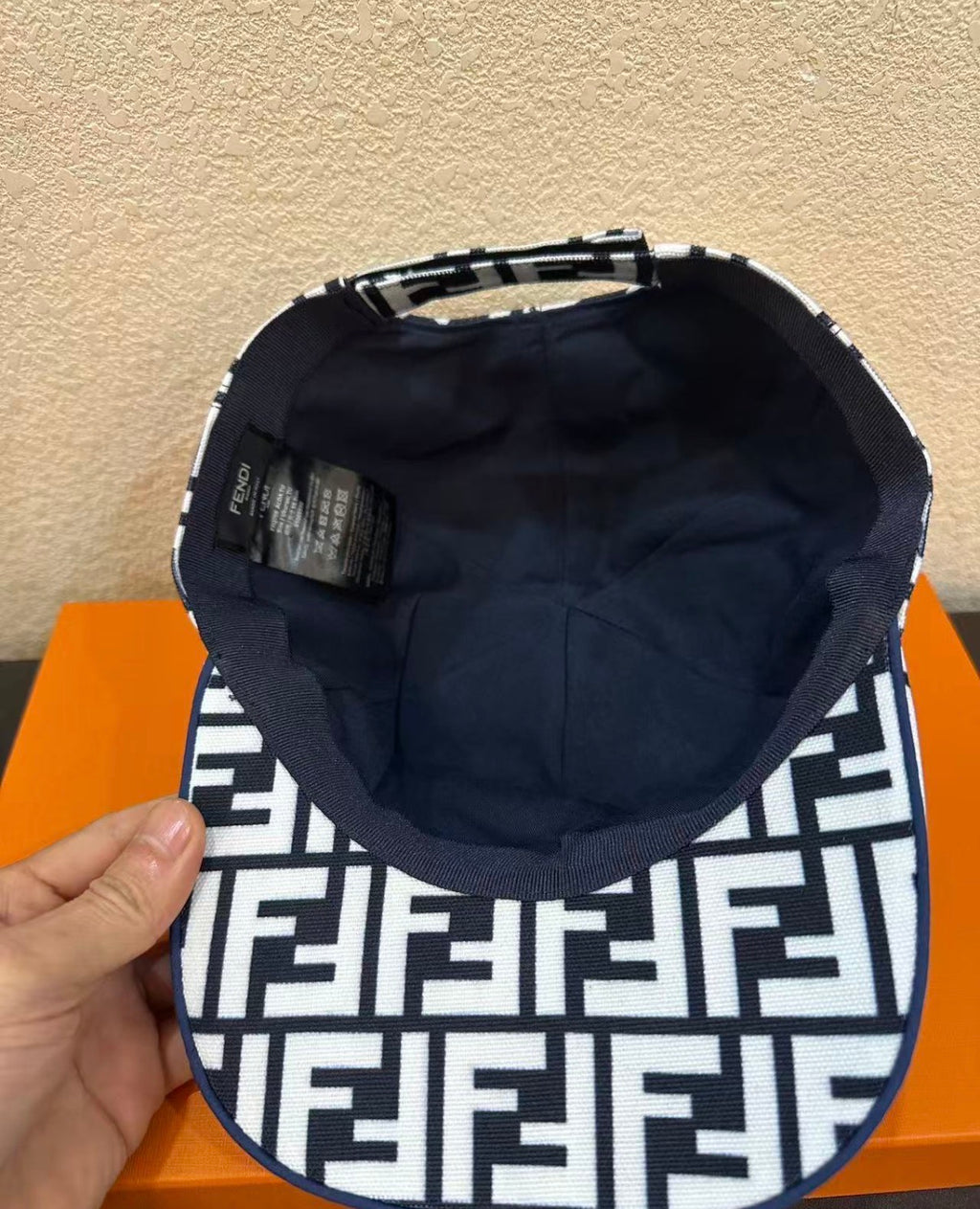 Casquette Fendi Noir et Blanche